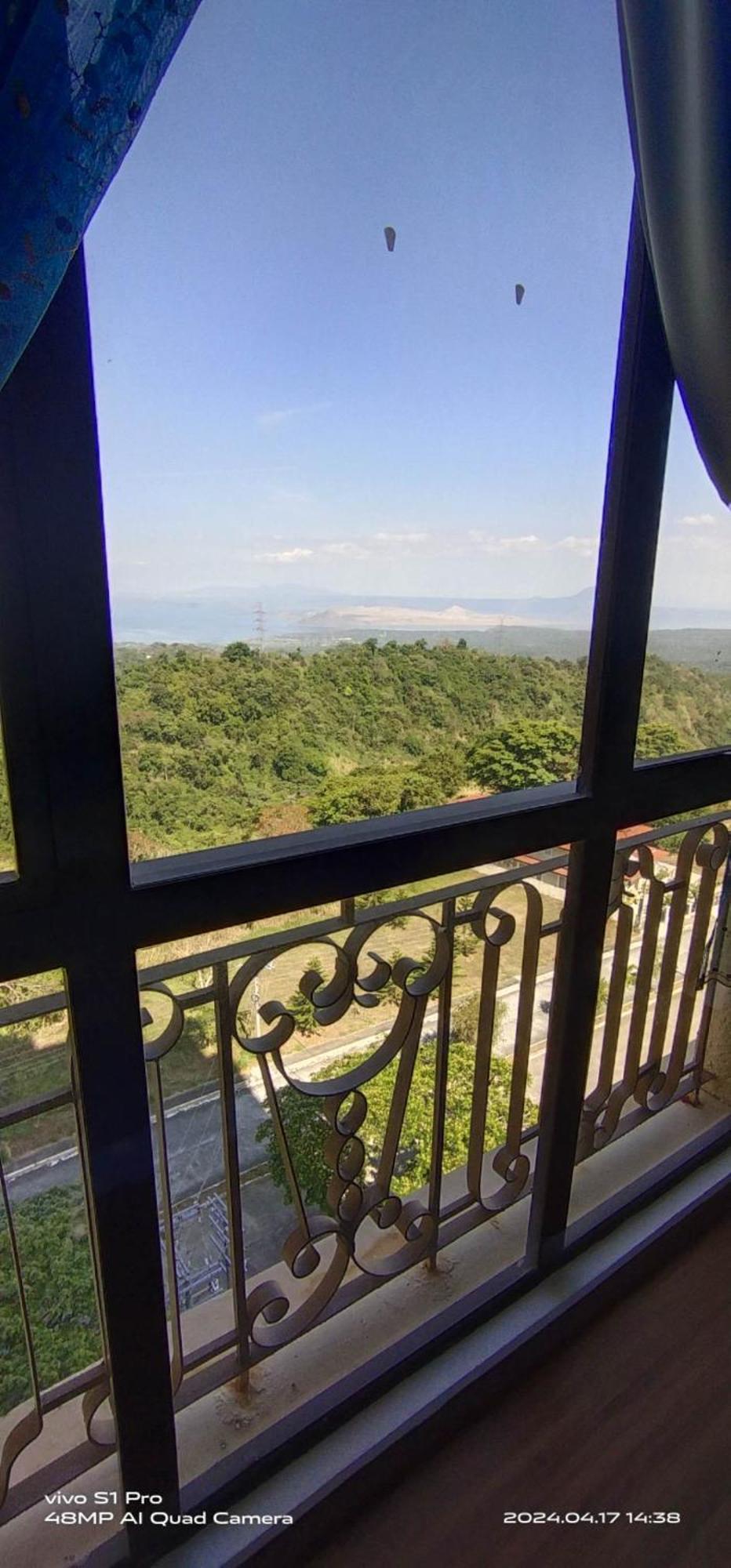 Splendido Tagagtay Taal Lake Staycation Free Parking Netflix No Free Pool Тагайтай Экстерьер фото