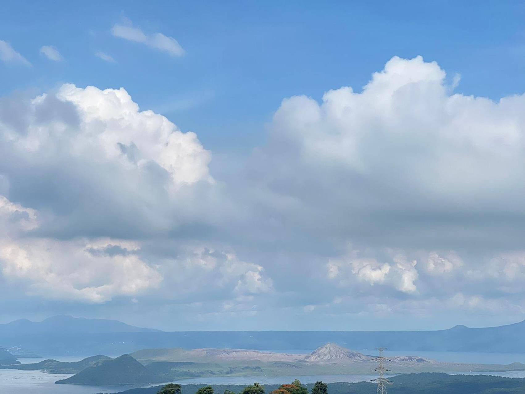 Splendido Tagagtay Taal Lake Staycation Free Parking Netflix No Free Pool Тагайтай Экстерьер фото