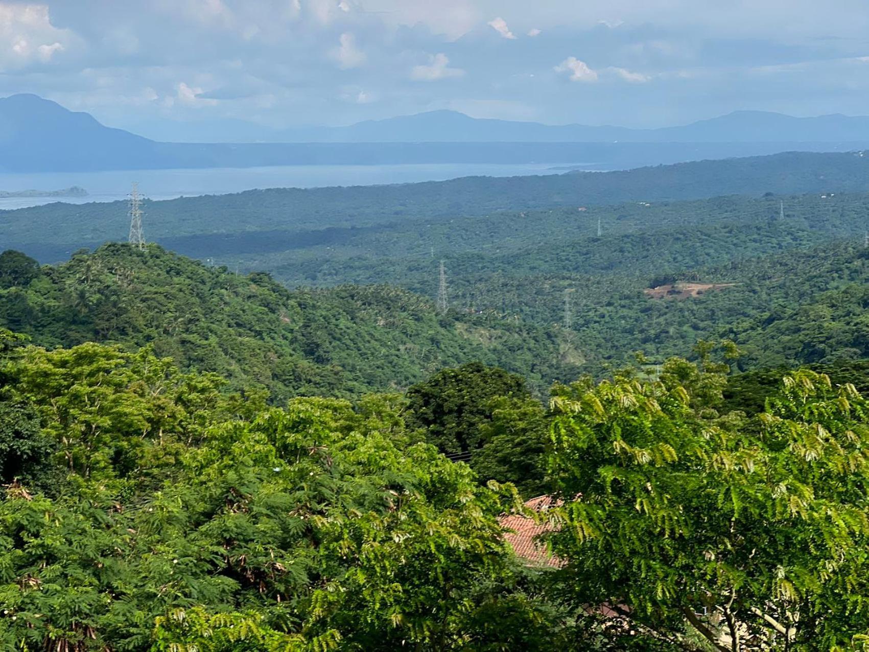 Splendido Tagagtay Taal Lake Staycation Free Parking Netflix No Free Pool Тагайтай Экстерьер фото