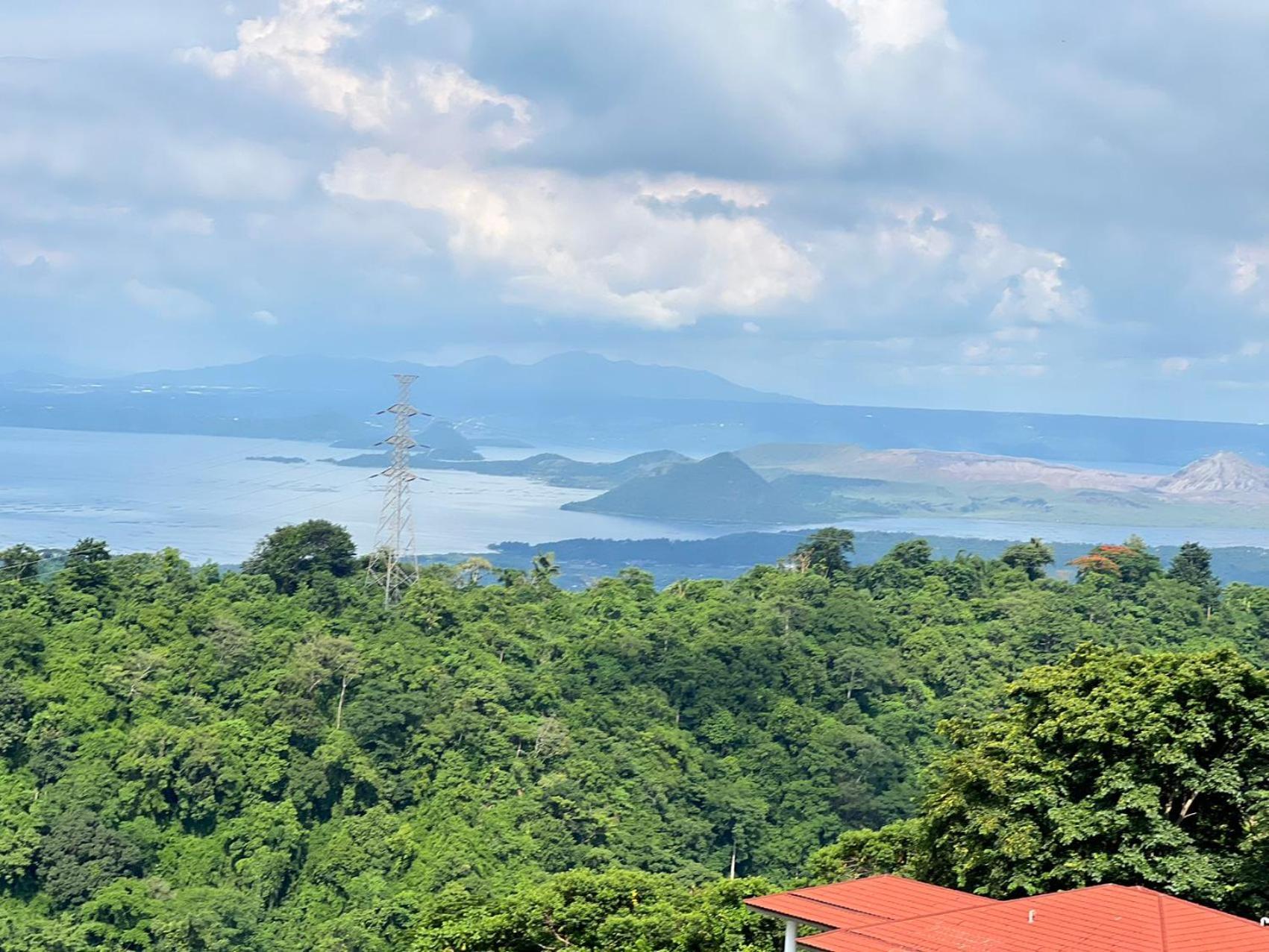 Splendido Tagagtay Taal Lake Staycation Free Parking Netflix No Free Pool Тагайтай Экстерьер фото