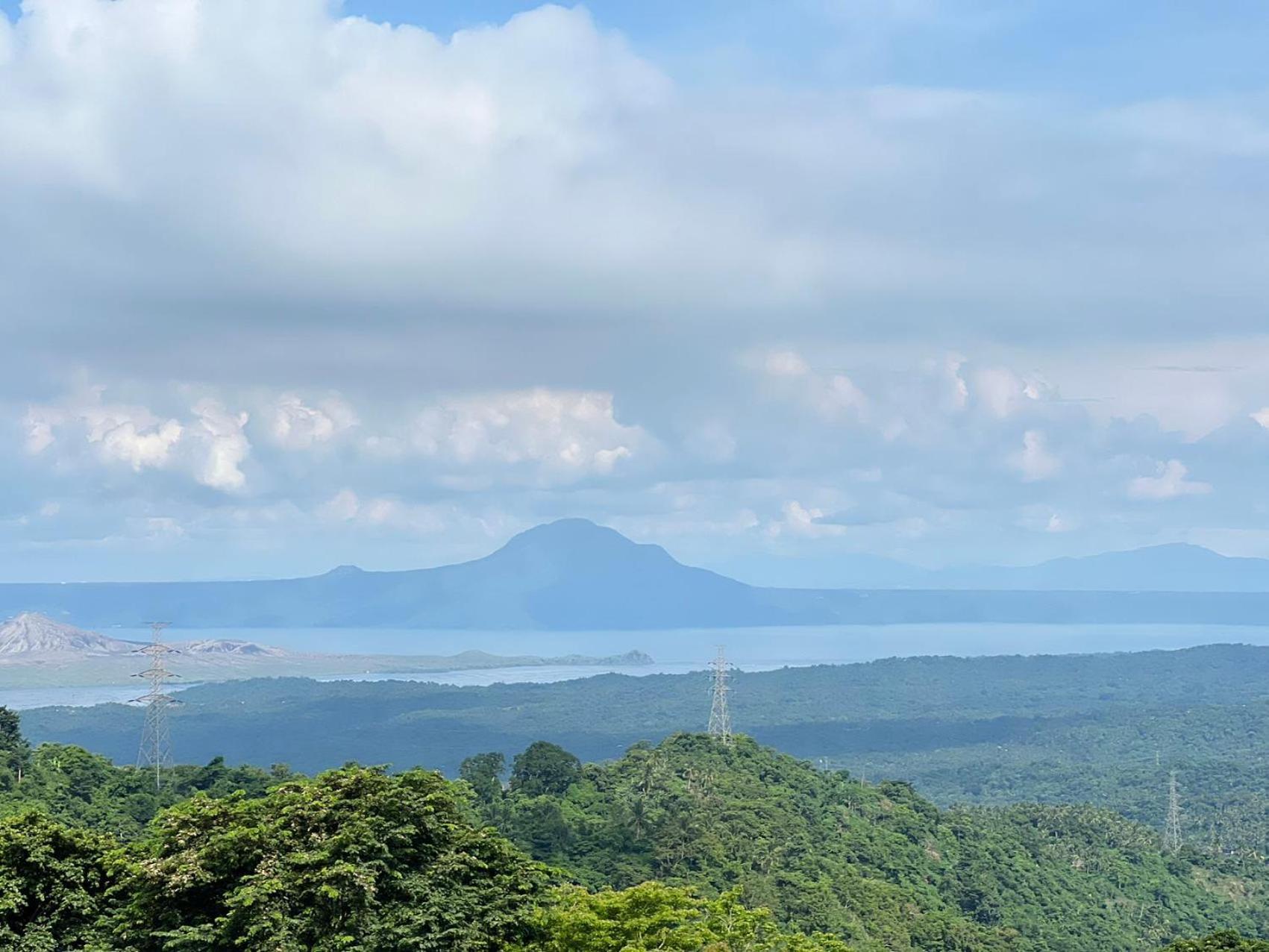 Splendido Tagagtay Taal Lake Staycation Free Parking Netflix No Free Pool Тагайтай Экстерьер фото