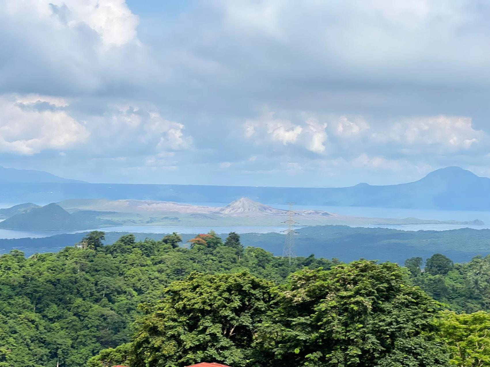 Splendido Tagagtay Taal Lake Staycation Free Parking Netflix No Free Pool Тагайтай Экстерьер фото